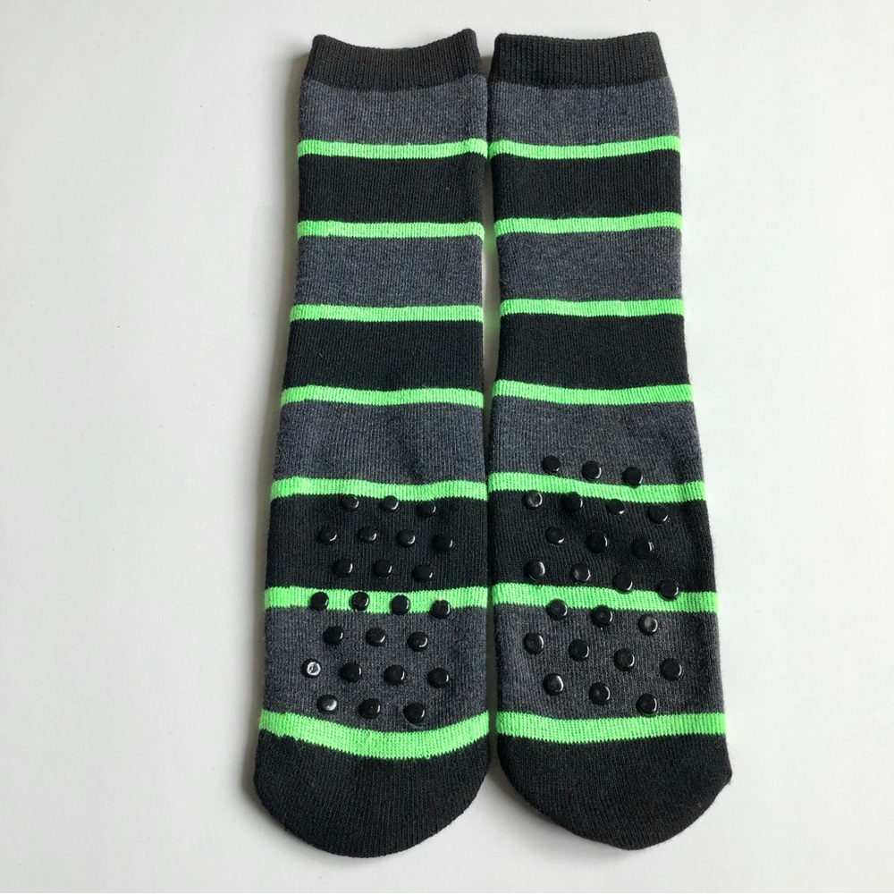 3/$15 NEW Non Slip Slipper Socks Black Green Women’s UNISEX NWOT
